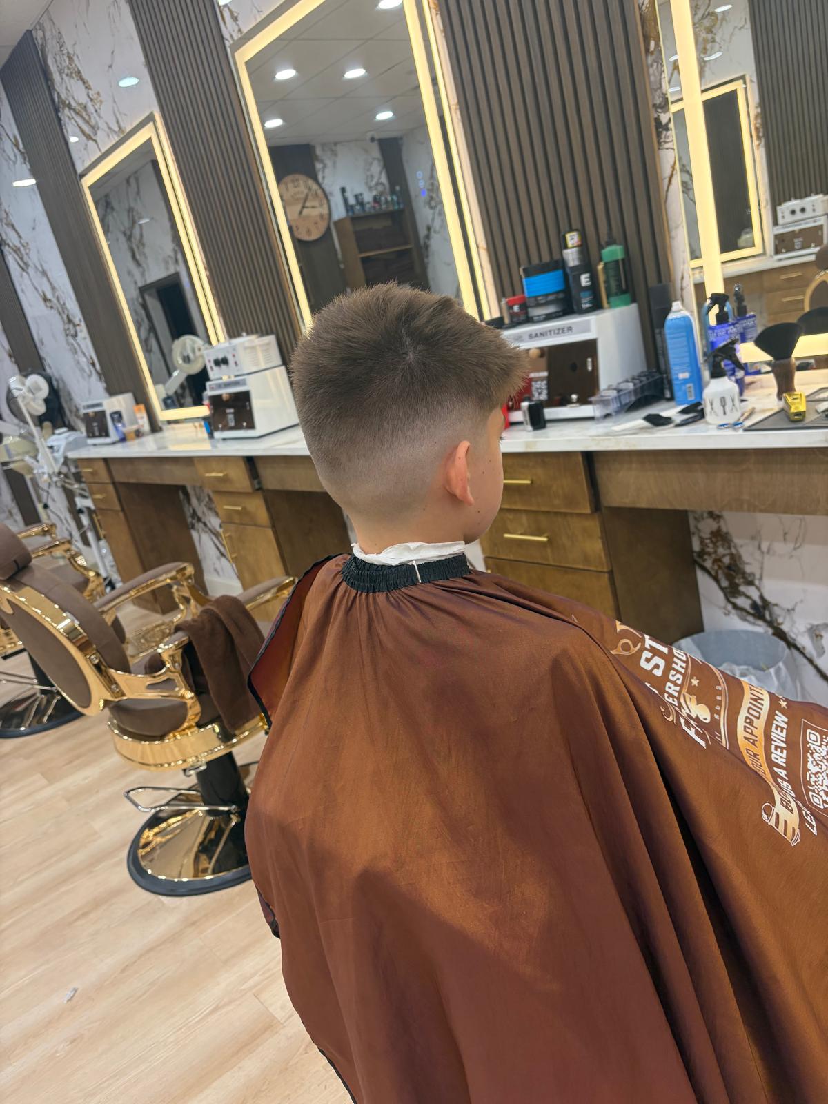 Detailed haircut with clippers